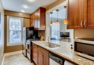 Historic 2BR Apt in the ❤️ of DT Seattle. Free Parking + 99 WalkScore