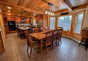 HL96 Single family home with views and lots of space! Privacy, convenience, AC and Dog Friendly!