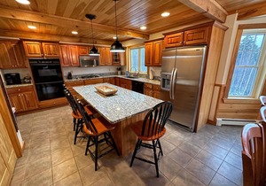 HL96 Single family home with views and lots of space! Privacy, convenience, AC and Dog Friendly!