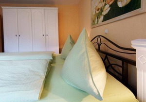 Holiday house in a quiet location, with a private terrace and a garden