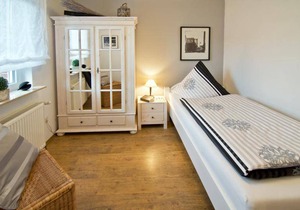 Holiday house in a quiet location, with a private terrace and a garden