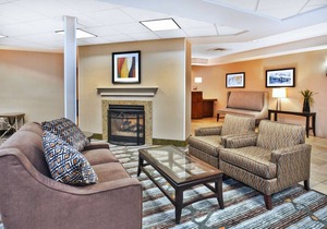 Holiday Inn Express & Suites Bradley Airport, an IHG Hotel