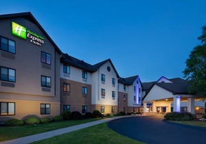 Holiday Inn Express & Suites Bradley Airport, an IHG Hotel