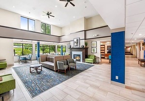 Holiday Inn Express & Suites Delafield, an IHG Hotel