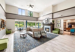 Holiday Inn Express & Suites Delafield, an IHG Hotel