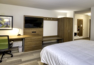 Holiday Inn Express and Suites Omaha Downtown - Airport, an Ihg Hotel