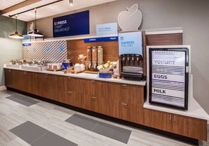 Holiday Inn Express Carlsbad, an IHG Hotel