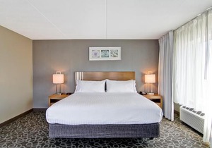 Holiday Inn Express & Suites Oshawa Downtown - Toronto Area