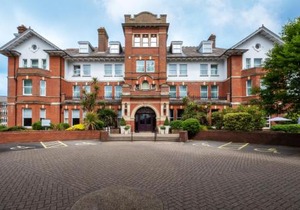 Holiday Inn Farnborough by IHG