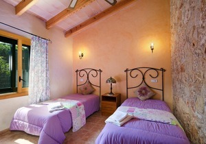Holiday Villa Within Private Gardens And Pool