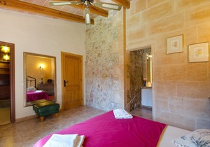 Holiday Villa Within Private Gardens And Pool
