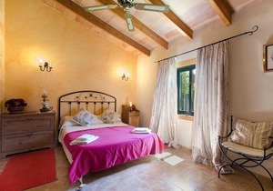 Holiday Villa Within Private Gardens And Pool