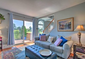 Horse-Friendly Williamstown Farmhouse by Main St!