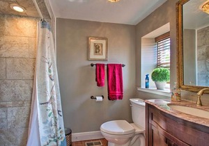 Horse-Friendly Williamstown Farmhouse by Main St!