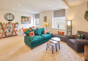 Host & Stay Market View