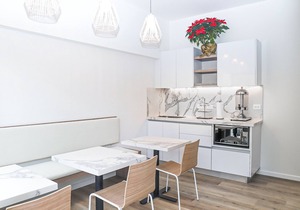 Hotel-Style Studio with High-Speed WiFi & Shared Amenities