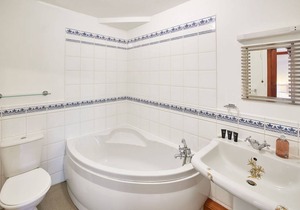 House ∙ 11 bedrooms ∙ 24 guests