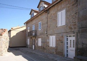 House - 4 Bedrooms with Sea views - 107542