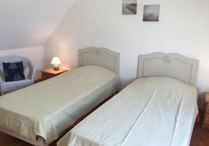 House with heated pool and close to beaches in Lannilis