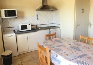 House with heated pool and close to beaches in Lannilis