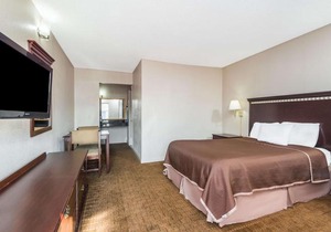 Howard Johnson by Wyndham Springfield