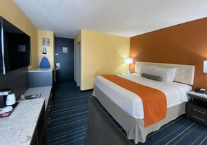 Howard Johnson by Wyndham Clifton NJ