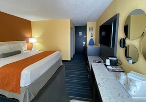 Howard Johnson by Wyndham Clifton NJ