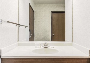 Howard Johnson by Wyndham Manteno