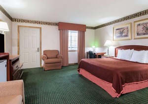 Howard Johnson by Wyndham Lenox