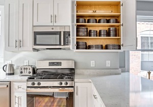 Huge 3b in desirable & quiet area. Near grocery and T-stop by Blueground