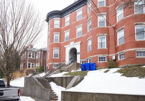 Huge 3br in desirable & quiet area. Near grocery and T-stop by Blueground