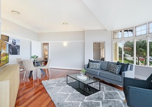Huge Harbour View Apartment In Historic Home