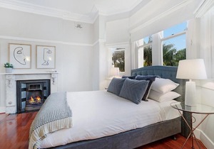 Huge Harbour View Apartment In Historic Home