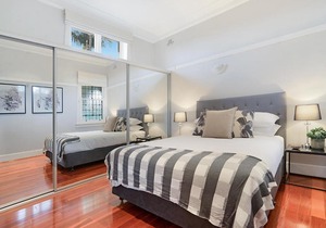 Huge Harbour View Apartment In Historic Home