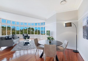 Huge Harbour View Apartment In Historic Home