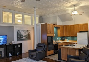 Huge open floor plan Tower Grove Unit!