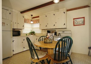 Hyannis Port Seaside Cottage for the Price of a Hotel Room !