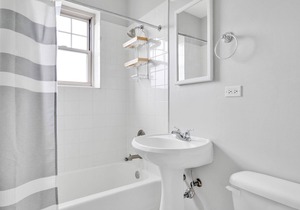 Ideal Evanston 1BR, 1 mile from Northwestern campus, by Blueground