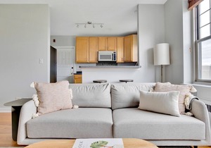 Ideal Evanston 1BR, 1 mile from Northwestern campus, by Blueground