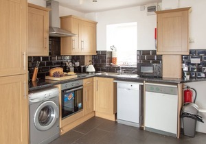 Ideal for a romantic break, this cottage has fabulous sea views.