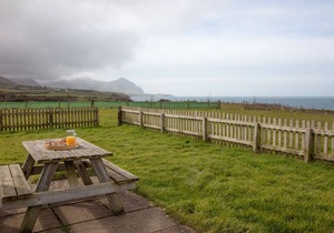 Ideal for a romantic break, this cottage has fabulous sea views.