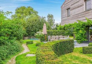 Ideal Holiday Home in Gijverinkhove with Terrace Garden