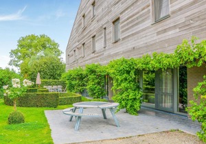 Ideal Holiday Home in Gijverinkhove with Terrace Garden