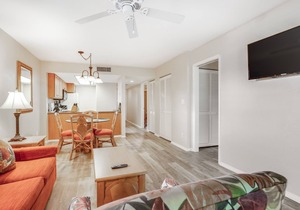 Ideal Naples Getaway W/Shared Pool, Tennis Courts, & Central AC