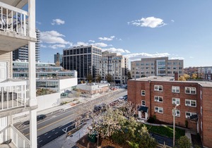 Ideal Rosslyn 1BR w/ W/D, Gym & Pool, 10 min walk to Metro, by Blueground