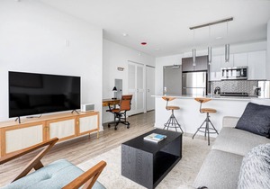 Ideal South Loop 1BR w/Pool, Gym, Roof Deck, 1 block to L, by Blueground
