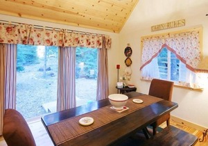 Ideal West Shore house with hot tub, wooded back yard, and luxury amenities