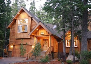 Ideal West Shore house with hot tub, wooded back yard, and luxury amenities