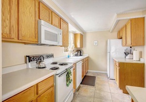 Ideally Located Westminster Home - Sleeps 13!