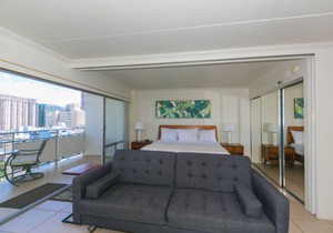 Ilikai Hotel - Fully renovated One-Bedroom unit on the 19th Floor overlooking the mountains!